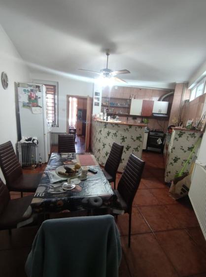 Casă cu 6 camere cu Teren 220 Mp în Griviței