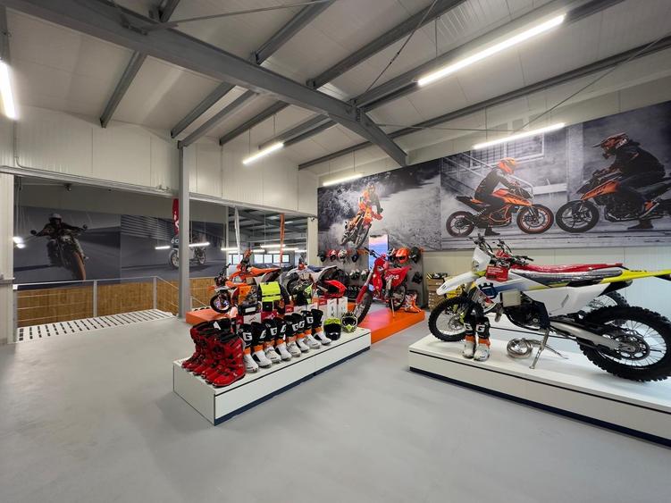 Spatiu 369mp, Rond Uricani, aproape de Metro - 26