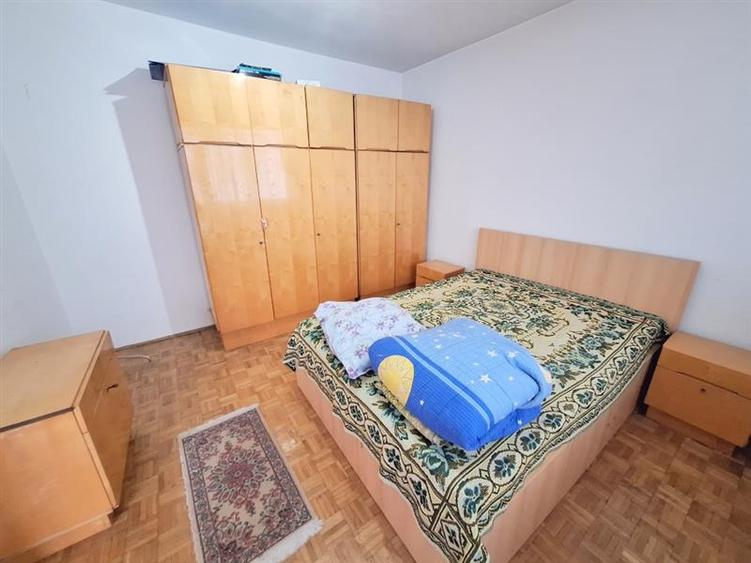 Apartament 3 camere de vanzare  Centru, Str. 9 Mai - 6