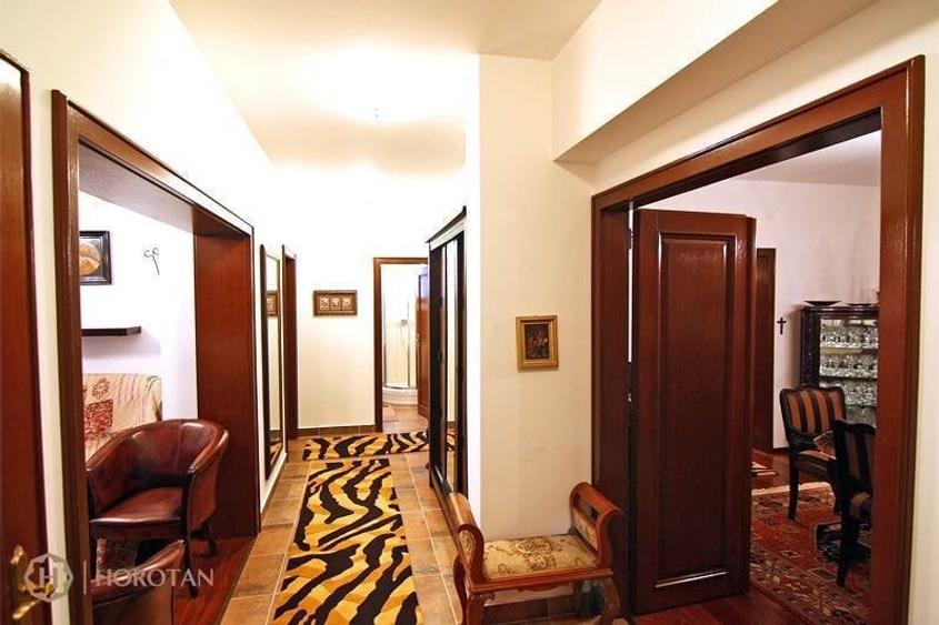 Apartament 3 camere, in conditii excelente situat central, garaj inclus - 2