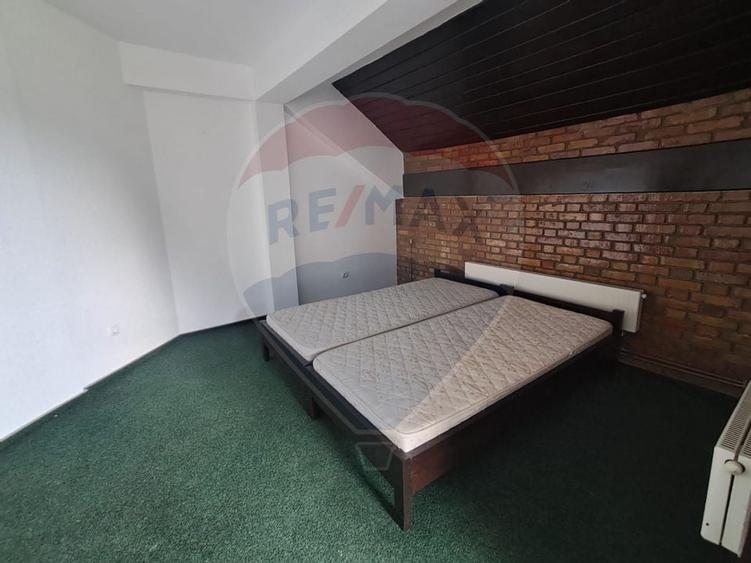 Pensiune Eselnita / 16 camere / Teren - 1448 mp / Ponton - 27