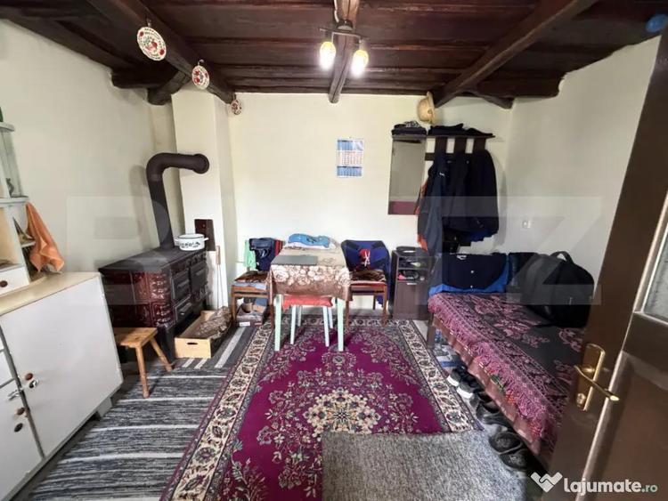 Casa cu 3 camere in suprafa?a de 80 mp ?i un teren de 2 - 5