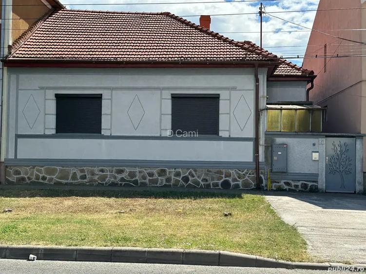 Vand casa in Bujac cu fundatie din piatra de codru
