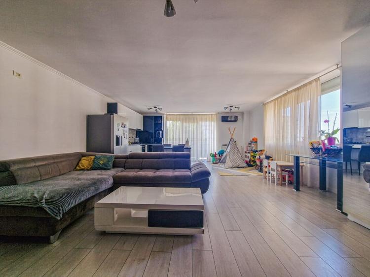 Ap de 4 cam de vanzare, Statiunea Mamaia, vedere la mare si lac, 150m de plaja. - 8