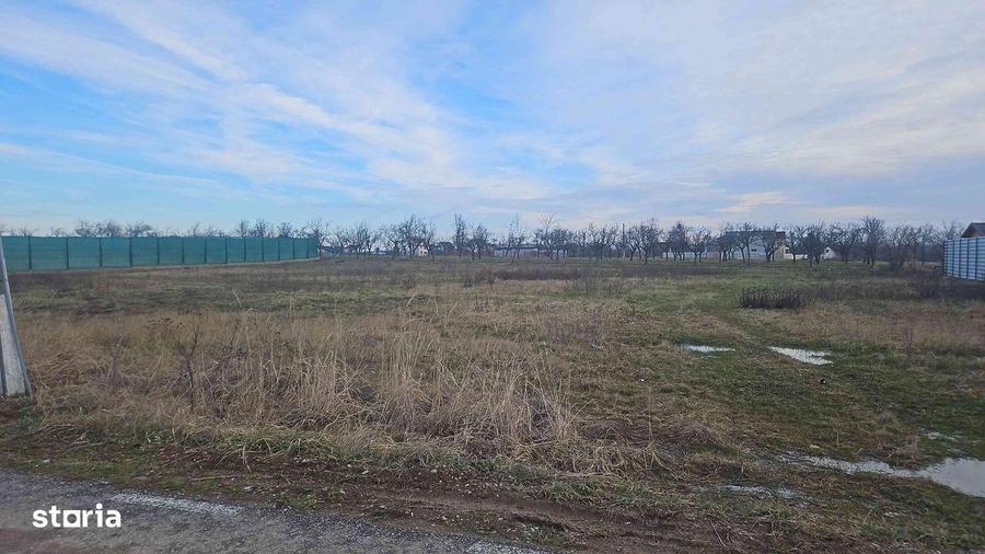 Teren intravilan situat in Albota - 1