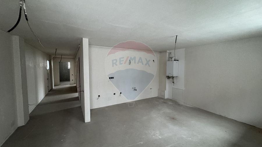 DE VANZARE - Apartament 3 camere, decomandat, Str. Victoriei - 3