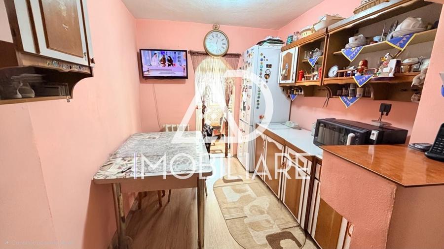 Apartament de vânzare 3 camere decomandat – Zona 9 Mai, Str. Castanilor, 60 mp - 2