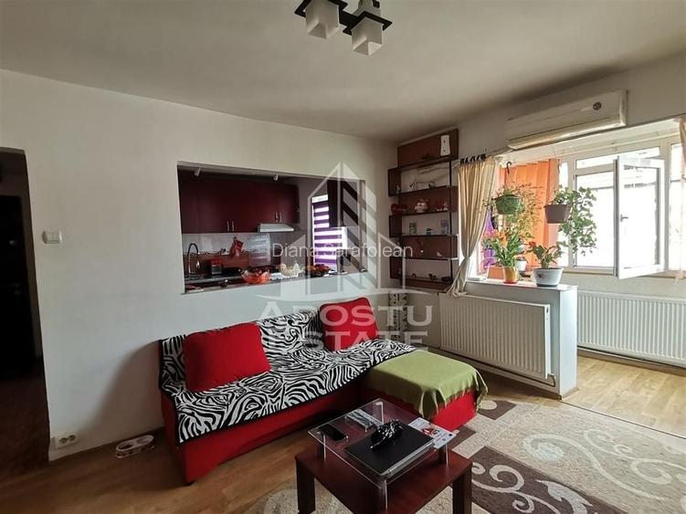 Apartament cu 2 camere semidecomandat în Buziașului Apartament cu 2 camere semidecomandat în Buziașului