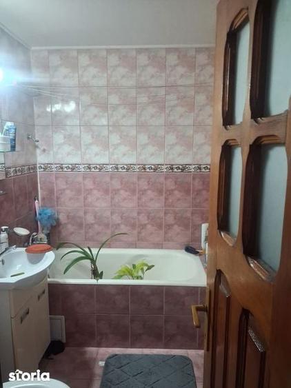Apartament de vanzare - 3 camere - 2