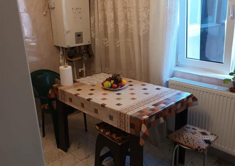 Inchiriez apartament 2 camere Pia?a Moldovei - 3