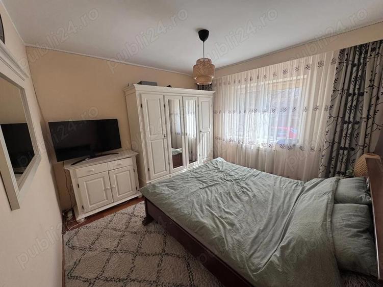 Apartament cu 3 camere decomandat - 1