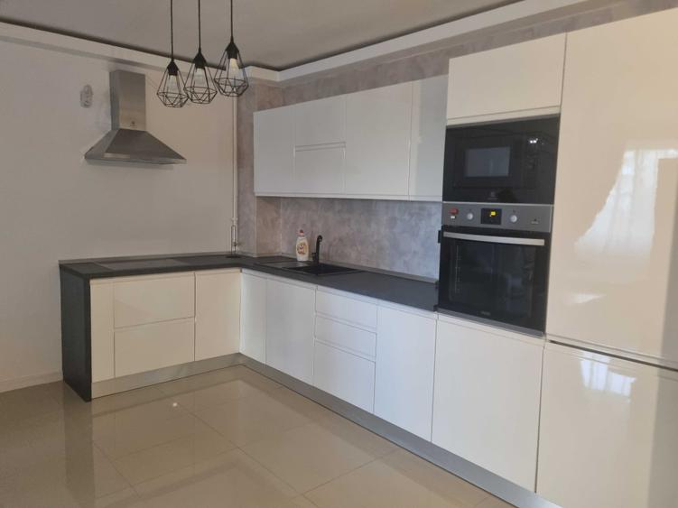 Apartament cu 3 camere semidecomandat în Florești