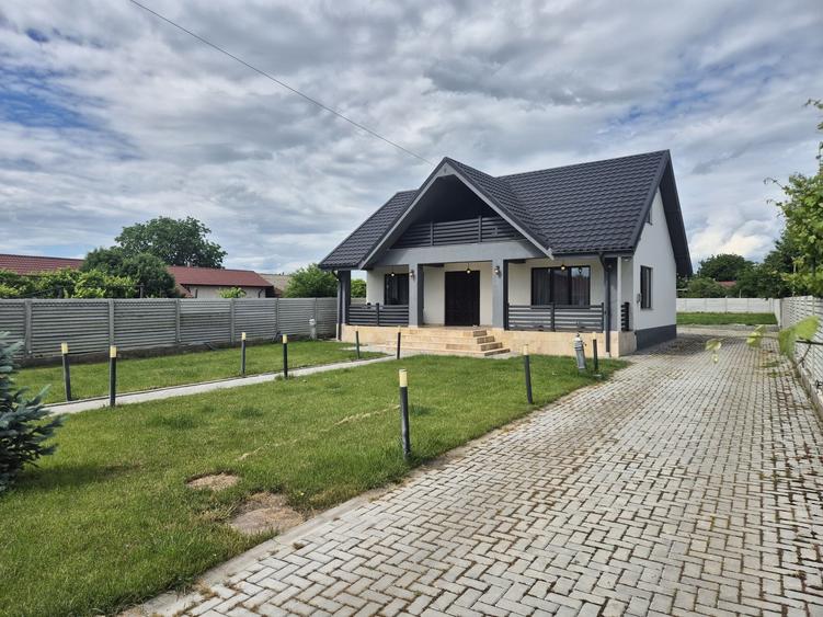 Casă cu 4 camere în Cobadin