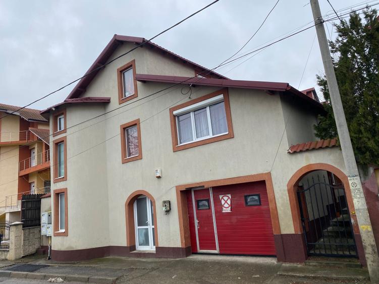 Casa Prundu cu 3 Apartamente individuale si garaj - 1