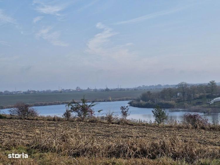 Teren langa case cu utilitati, lac la 300 metri,700 mp, 38500 euro - 3