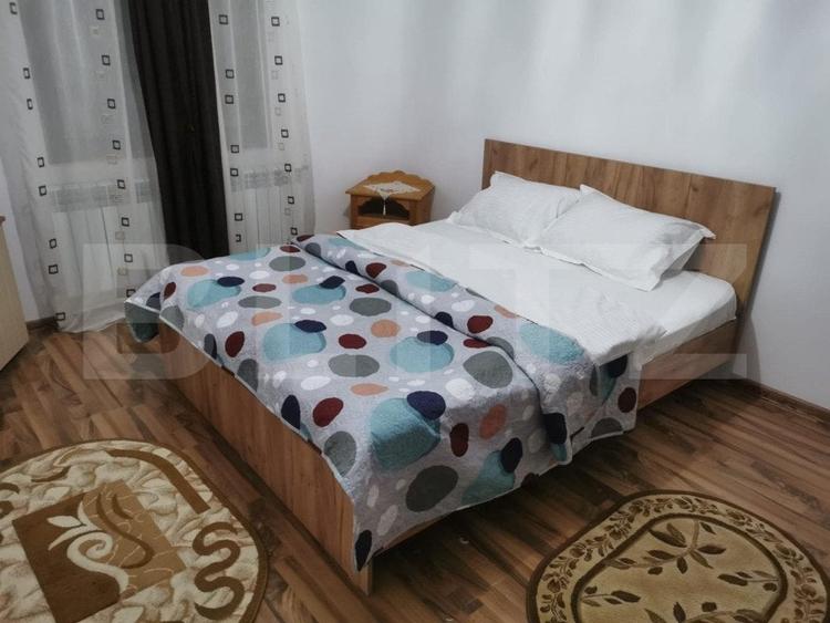 Casă individuală cu 8 camere cu Teren 2200 Mp în Exterior Est