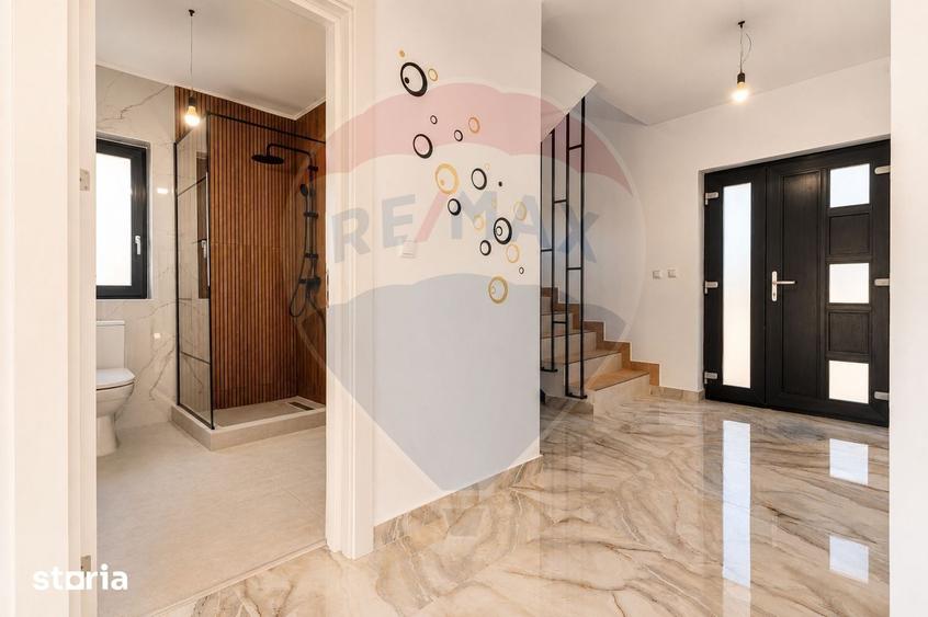 Casă cu 4 camere cu Teren 440 Mp în Miroslava