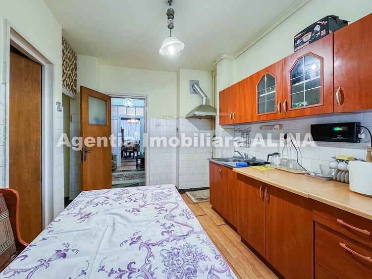 Apartament cu 4 camere decomandat în Liliacului
