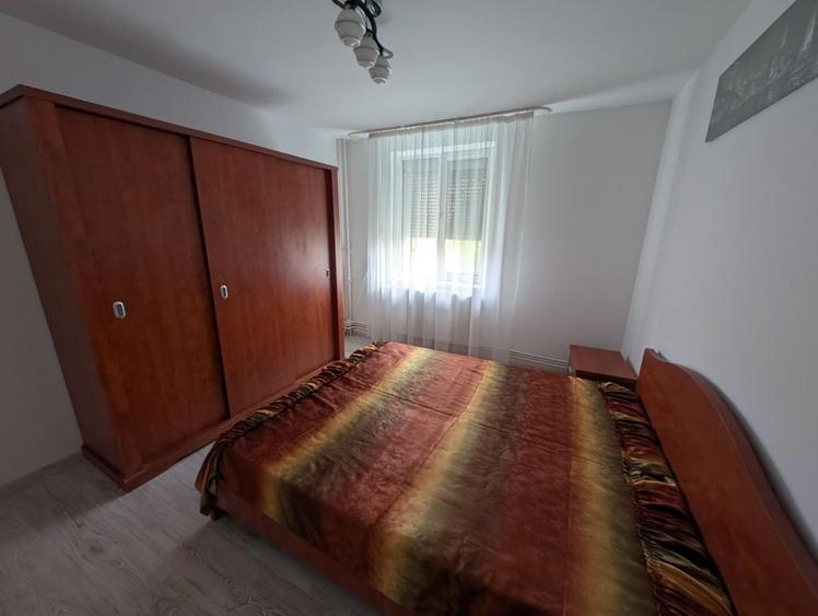Inchiriez apartament 2 camere Trivale complex 1 - 3