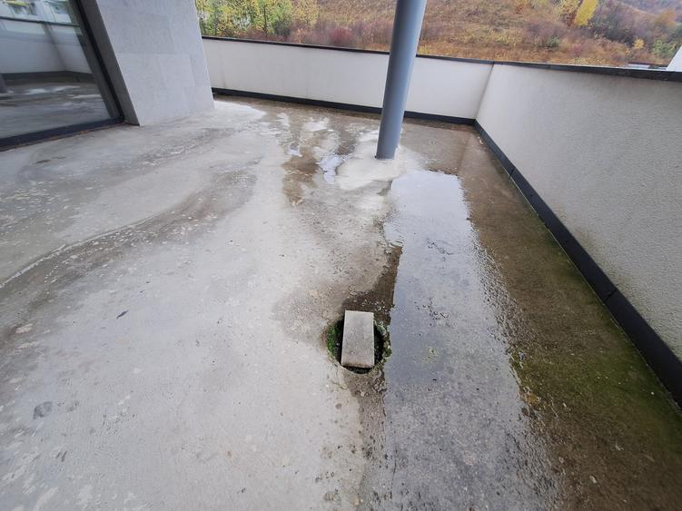 Apartament cu 3 camere semidecomandat în Florești