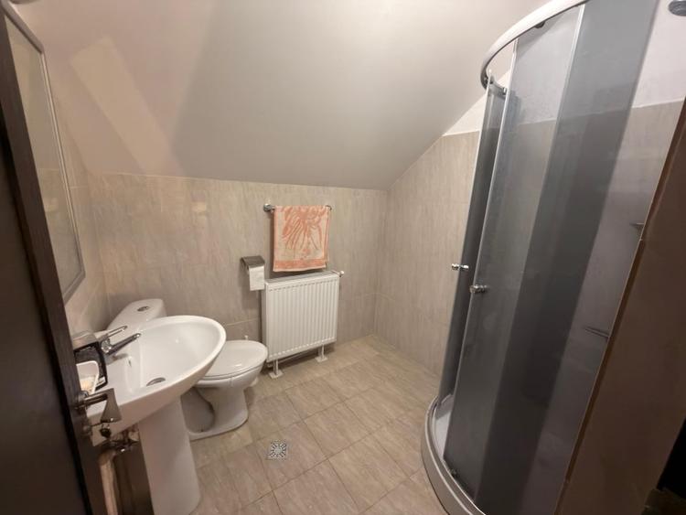 Casă individuală cu 5 camere cu Canalizare în Pielești
