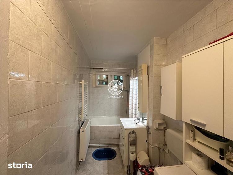 Apartament cu 3 camere semidecomandat, mobilat în Podul de Piatră