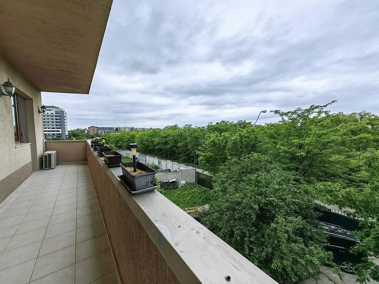 Apartament cu 4 camere decomandat, mobilat în Băneasa