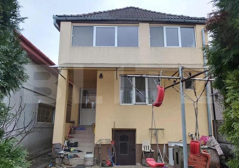 Casă individuală cu 12 camere cu Canalizare în Nufărul
