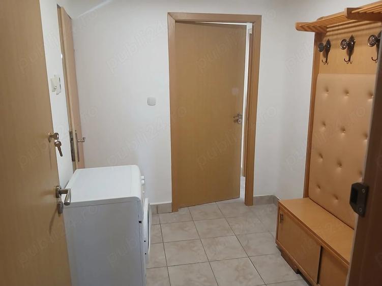 Apartament cu 3 camere decomandat în Bartolomeu