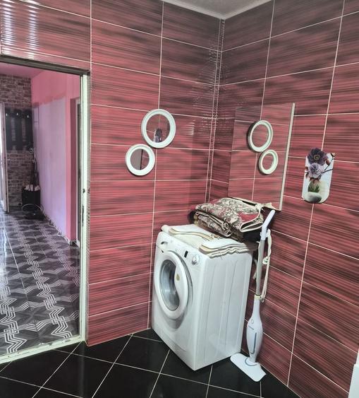 Casă cu 3 camere în Modelu