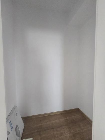 Birou, de 70 mp, în Florești
