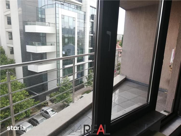 Spațiu comercial, de 350 mp, în Polonă
