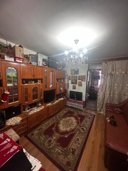 Garsonieră decomandată, mobilată în Nicolina