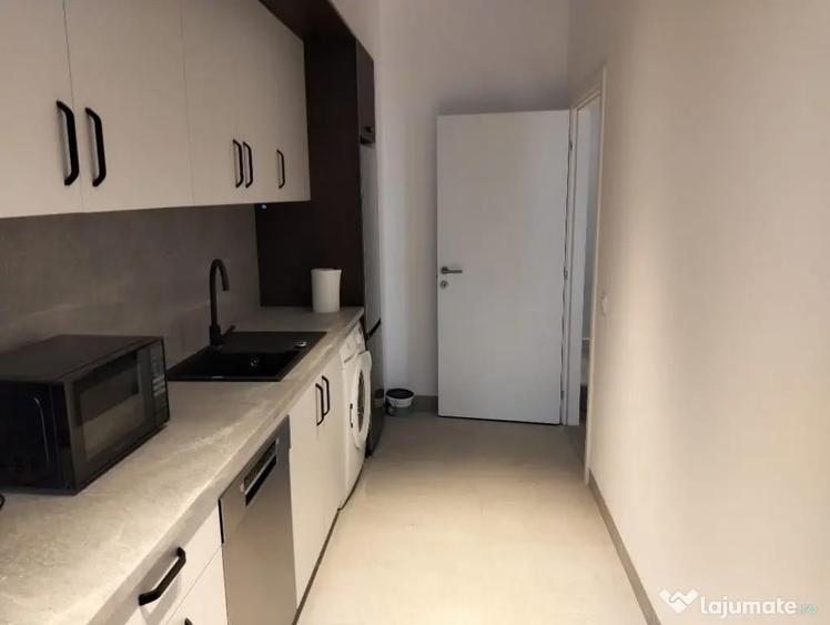 Apartament cu 2 camere decomandat în Baza 3