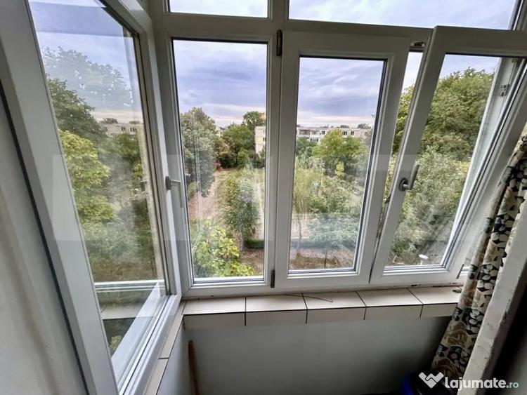 Apartament cu 3 camere semidecomandat în Andrei Mureșanu