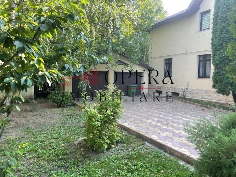 Casă individuală cu 7 camere cu Canalizare în Tătărași