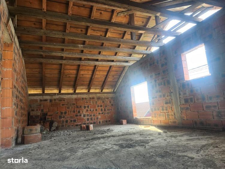 Casă cu 4 camere cu Teren 380 Mp în Central