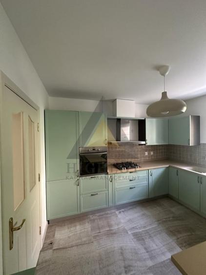 Duplex cu 5 camere cu Canalizare în Iancu Nicolae