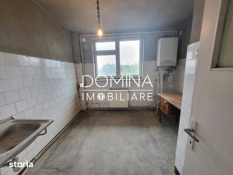 Apartament cu 3 camere semidecomandat în 1 Mai