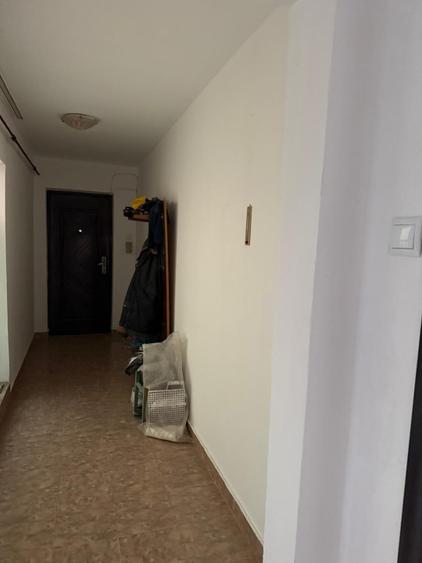 Apartament cu 3 camere decomandat în Calea București