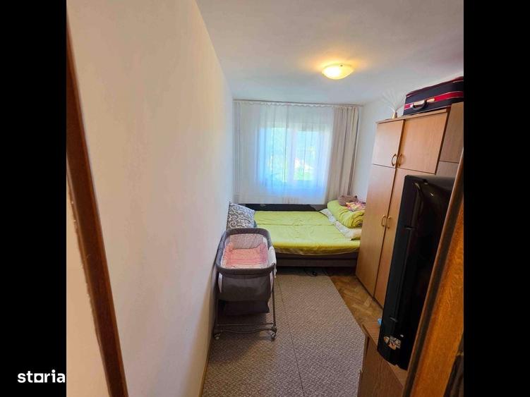 Apartament cu 3 camere în Petrișor