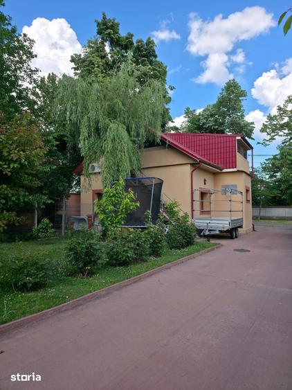 Casă cu Teren 1657 Mp în Central