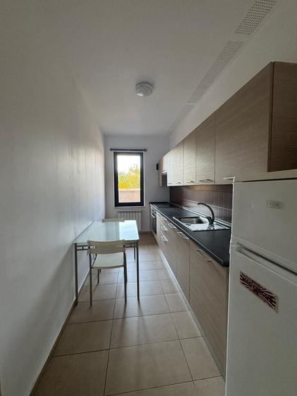 Apartament cu 2 camere semidecomandat, mobilat în Băneasa