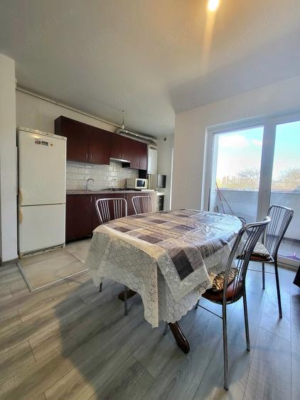 Apartament cu 3 camere decomandat în Aradului