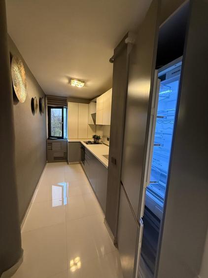 Apartament cu 5 camere decomandat în Drumul Taberei