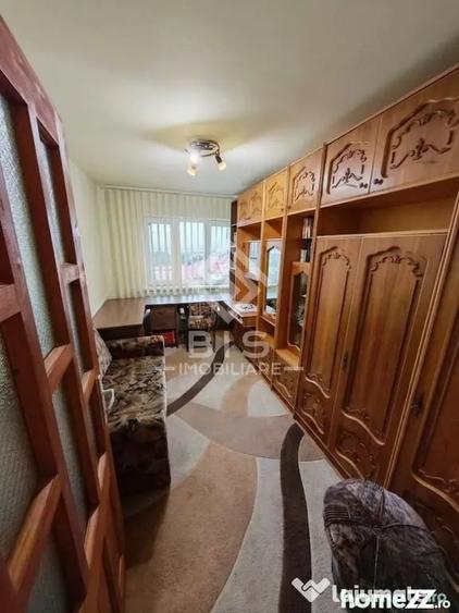 Apartament cu 4 camere semidecomandat în Central