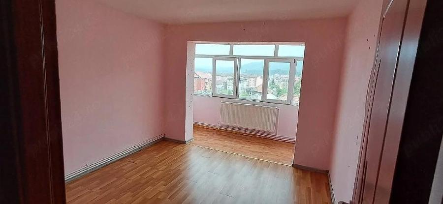 Apartament 3 camere transformat in 2 plus living - 1