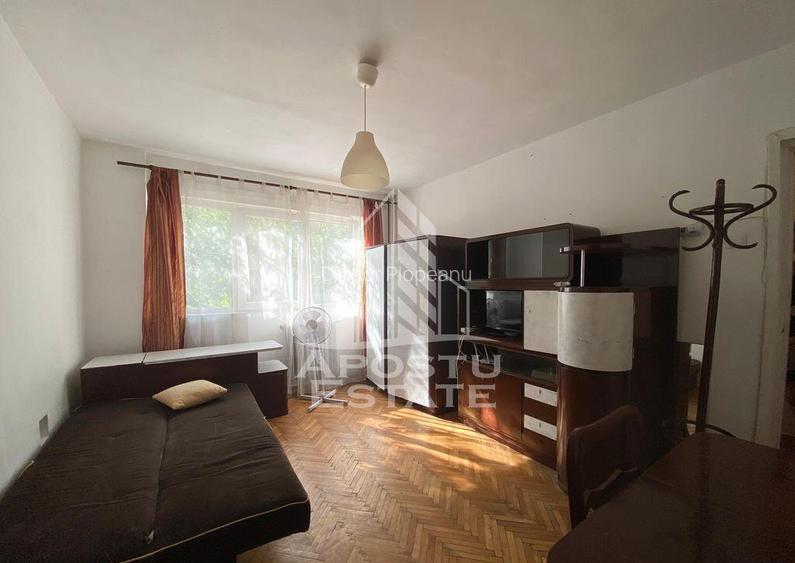 Apartament o camera, decomandat, centrala proprie, zona B...
