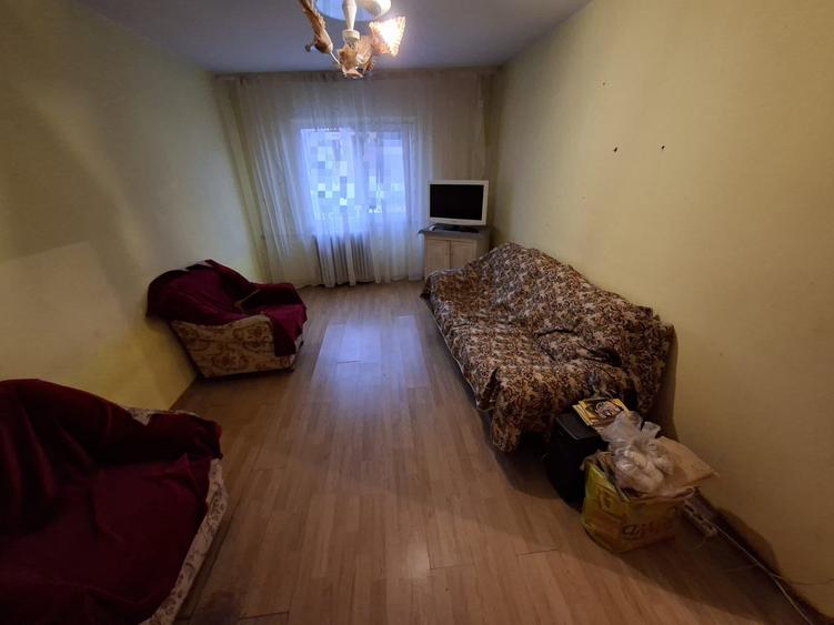 Apartament cu 3 camere, decomandat, zona Dacia - 2