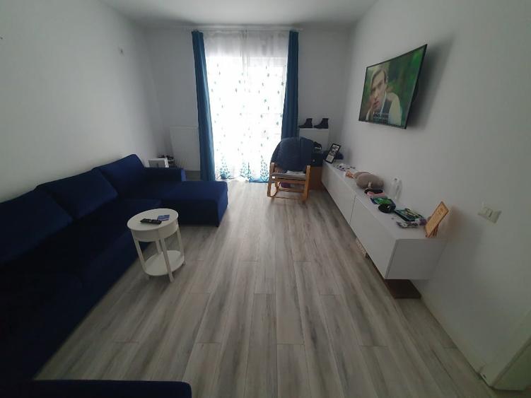 Vând apartament  cu curte - 7